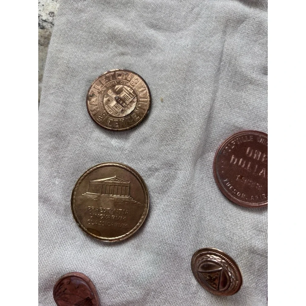 Miscellaneous‎ Brass, Copper Commemorative Coins, Assemble A Button. 3743